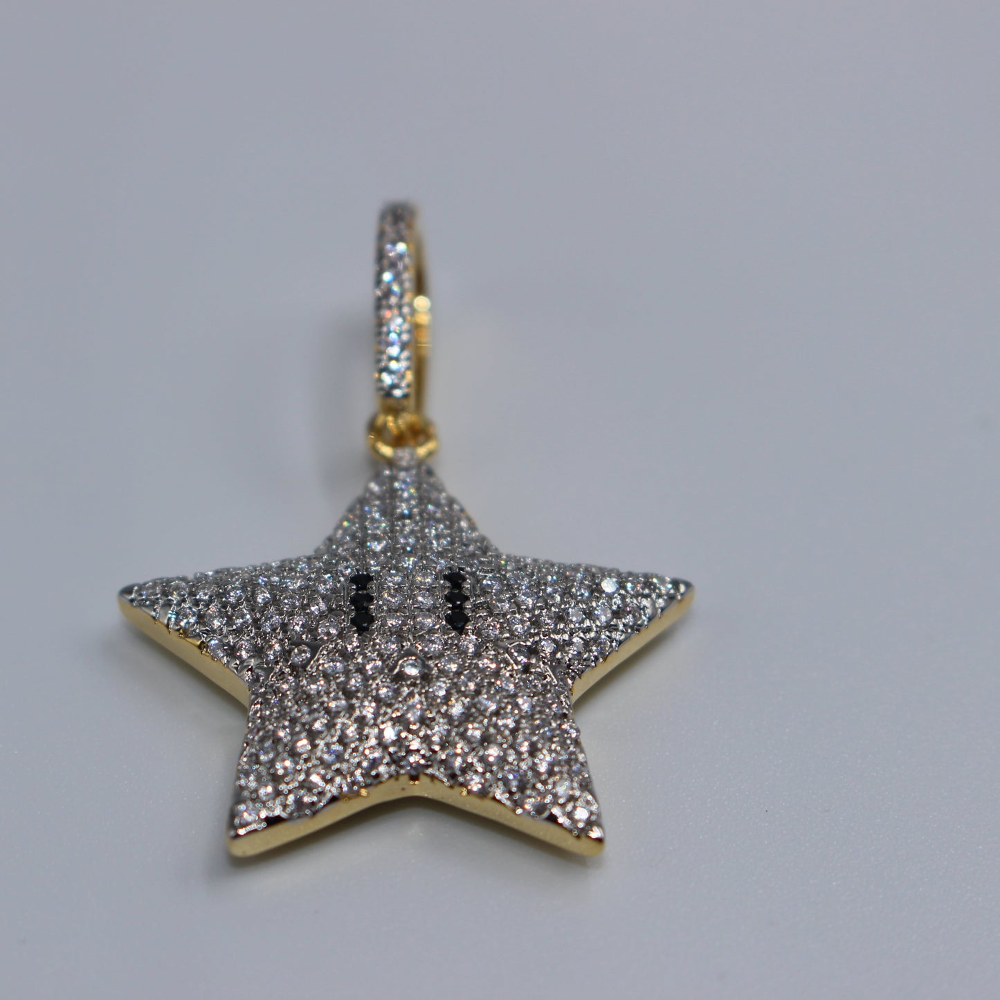 Iced Star Pendant 18k Gold