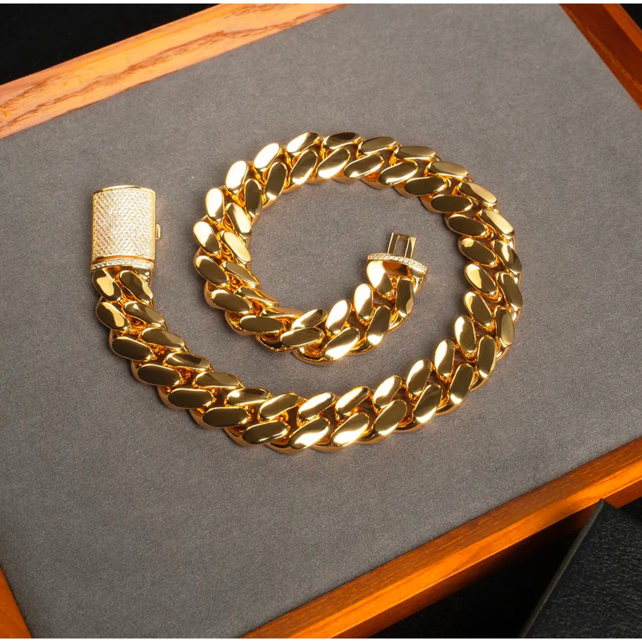 10mm Signature Cuban Link Bracelet