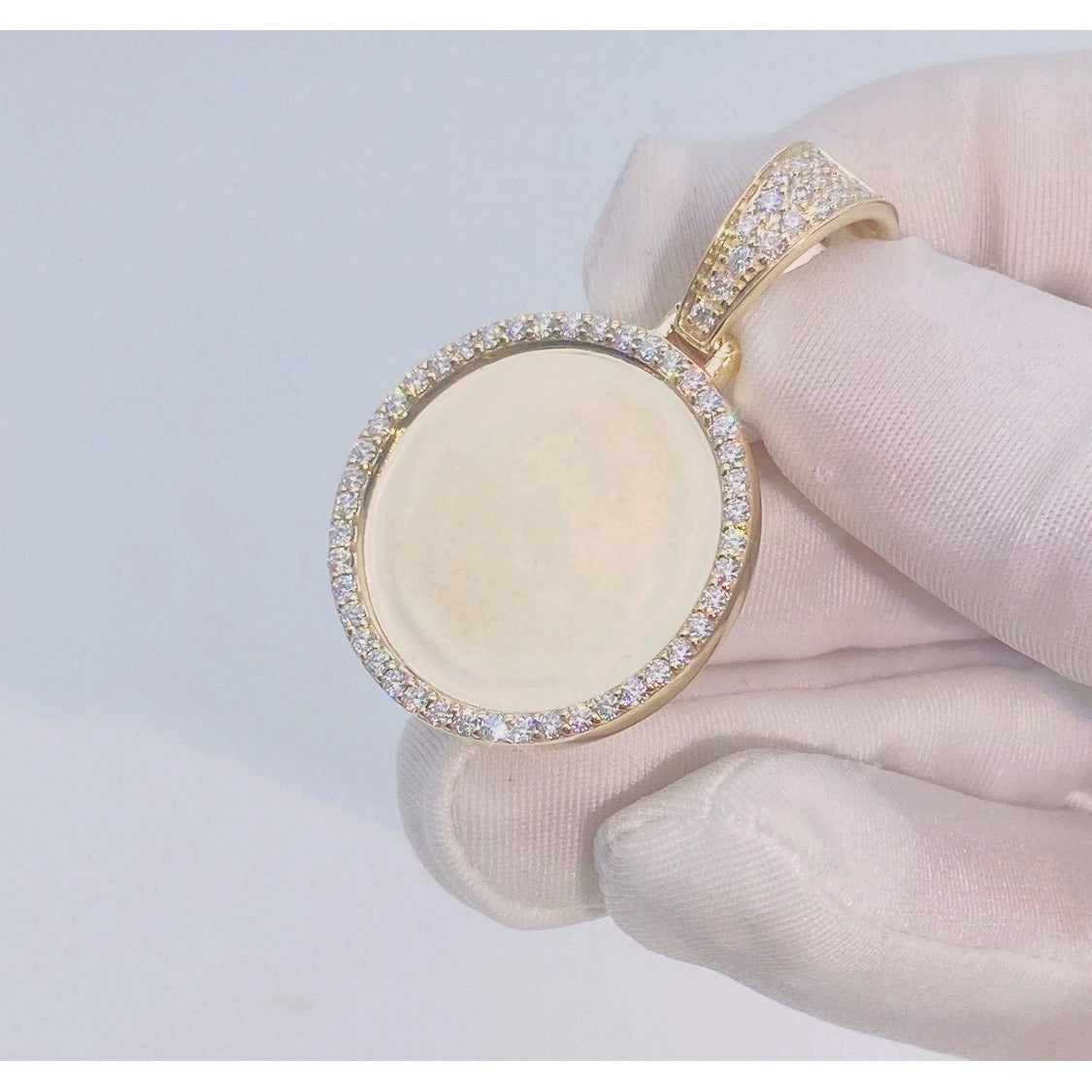 Round Moissanite Picture Pendant