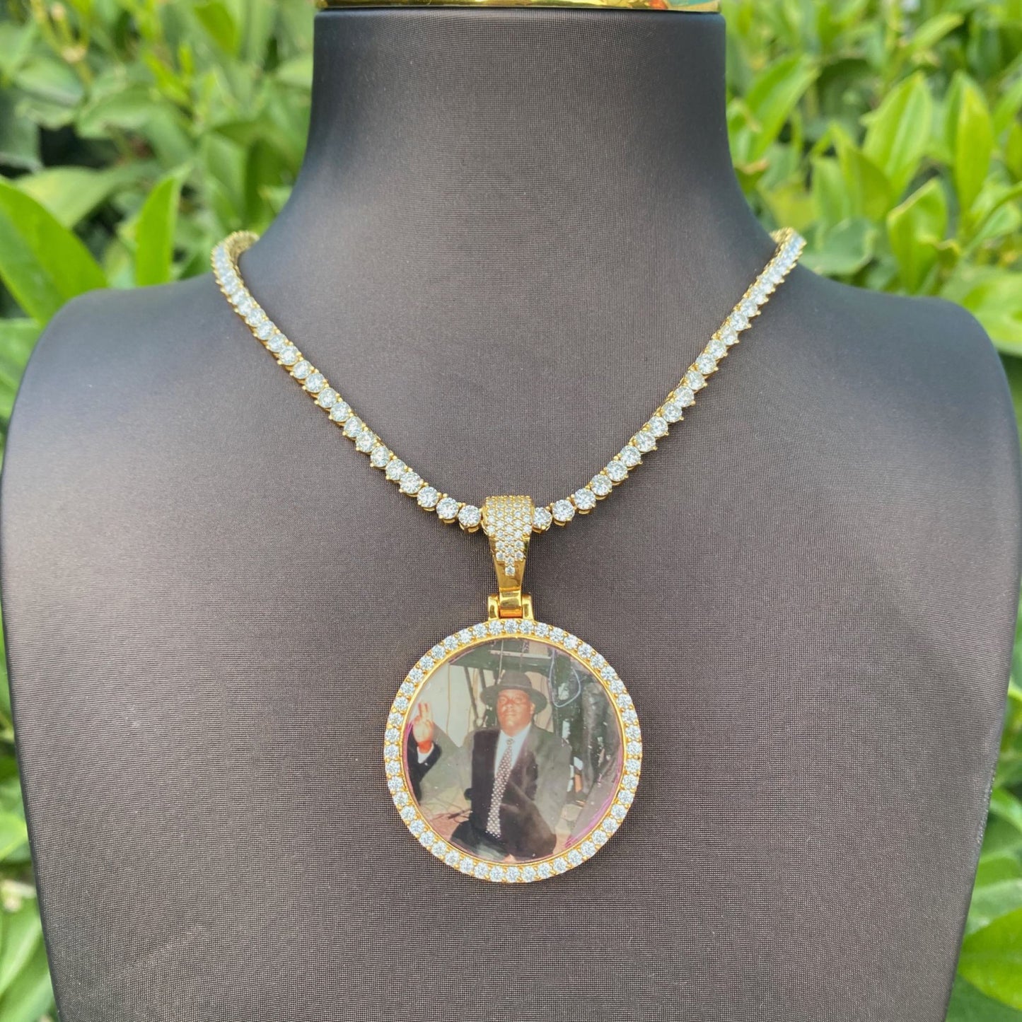 Round Moissanite Picture Pendant